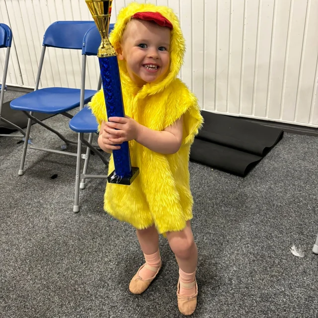 winner winner chicken dinner 🐣 

🏆 1st Place Baby Troupe ‘CHICKENS’ (age 2-5) 

🏆 1st Overall Final Winners ‘FOSSE’S WORLD’ (age 10-14)

- choreographed by our fave @staceyycorness 

KT girls had the best time at the Troupe Day competition! Our last school comp of the year and our Inter/Senior Elite Team came home with 1st Overall and a £250 cash prize✨

A big well done to our Junior Elite Team who danced beautifully🤍