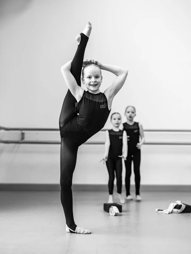 …going into 2026 with legs & lines🖤