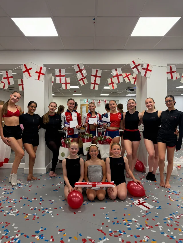 A lovely DWC celebration evening to finish the most amazing week in Dublin🏴󠁧󠁢󠁥󠁮󠁧󠁿☘️🤍

We’re so so proud of not just our girls who competed but the support from our team back home! Such a lovely atmosphere whilst we were there, memories that will last a lifetime…🥹🫧☁️🫶🏽