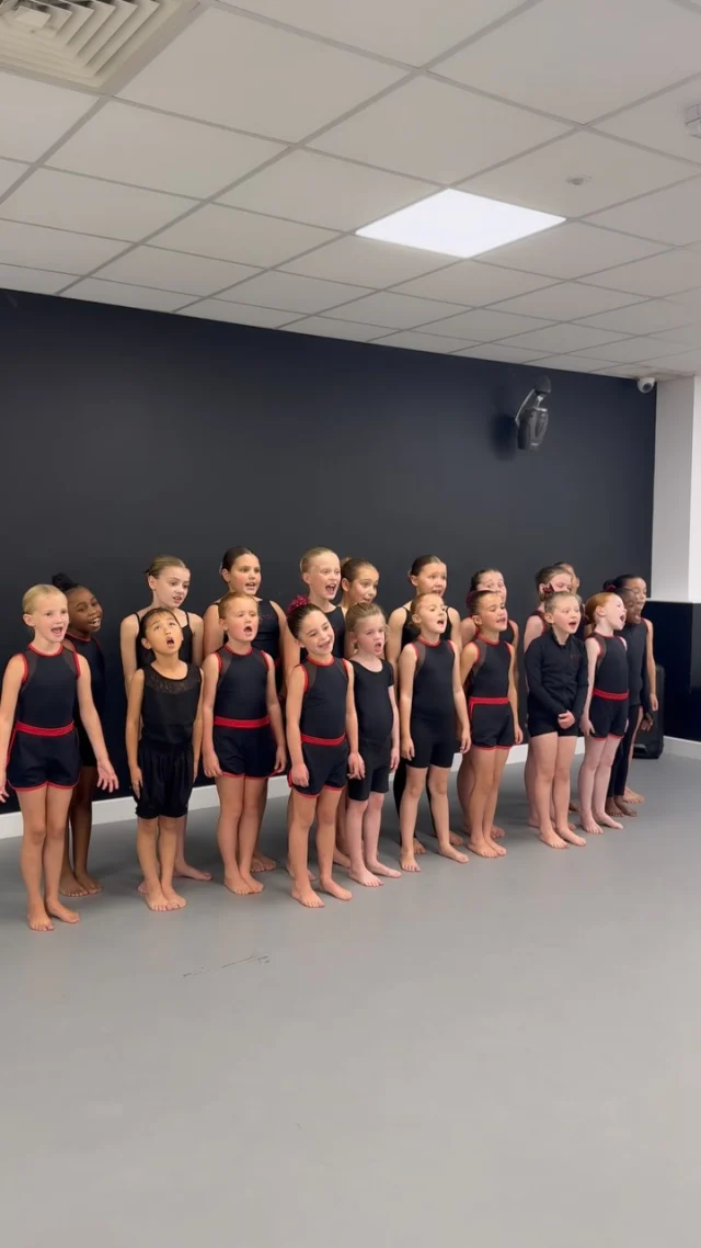 A little snippet into our Performing Arts class with our Junior Elite Team🎶🖤