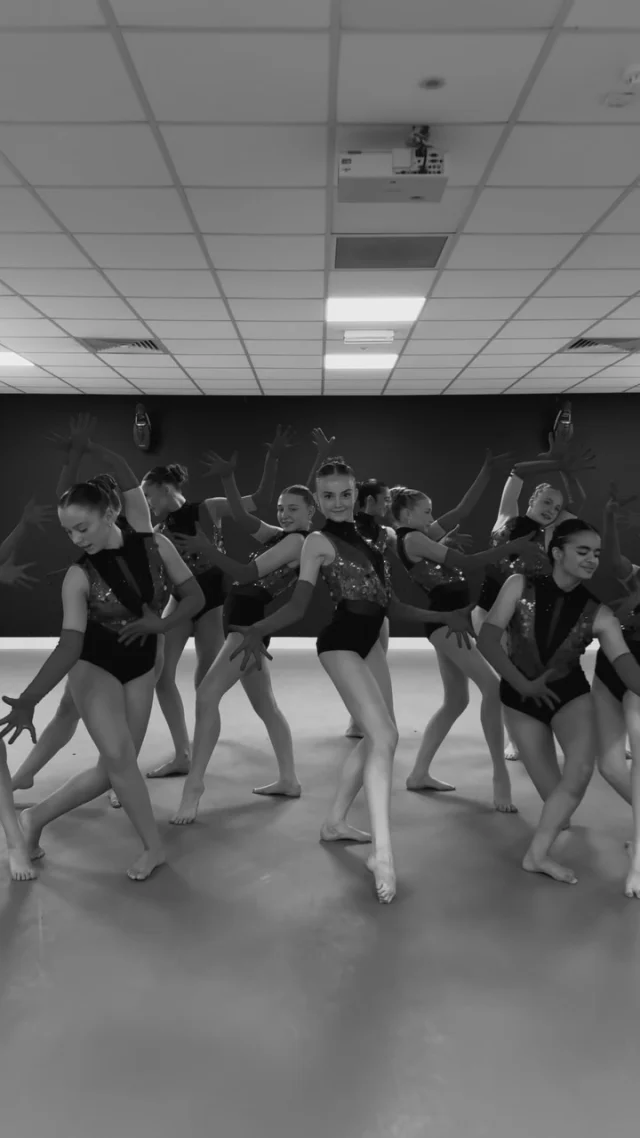 Catch us on the CYD Super Convention Theatre stage … 

SUNDAY 18TH OCTOBER 11AM 💥

Our small but mighty team are so excited to perform and share the talent that happens at our Studio ! We can’t wait🖤

Our very own group of 🌟 girlies

Choreographed by our amazing @staceyycorness xxx